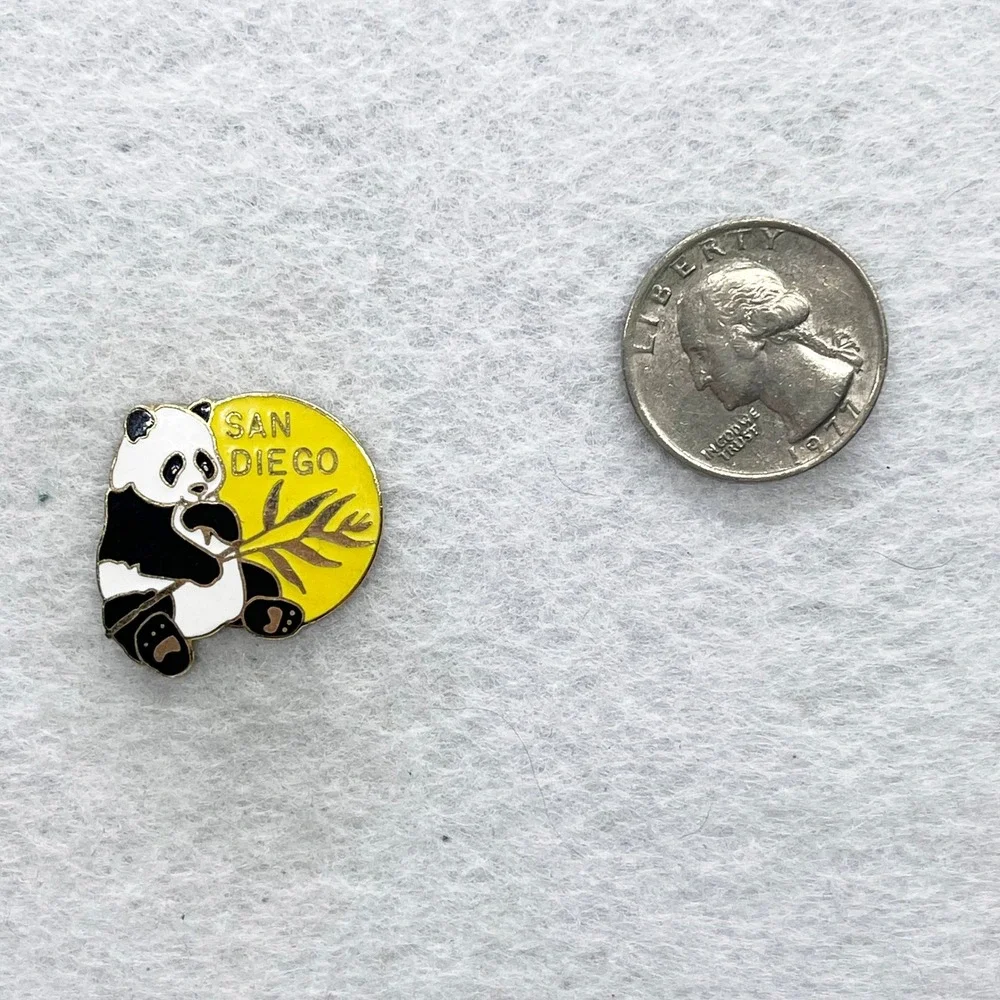 🔮 5/$25 Vintage‎ San Diego Panda Pin
